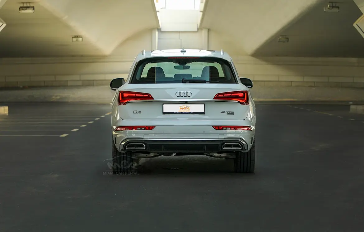 Hire the stylish Audi Q5 SUV in Dubai